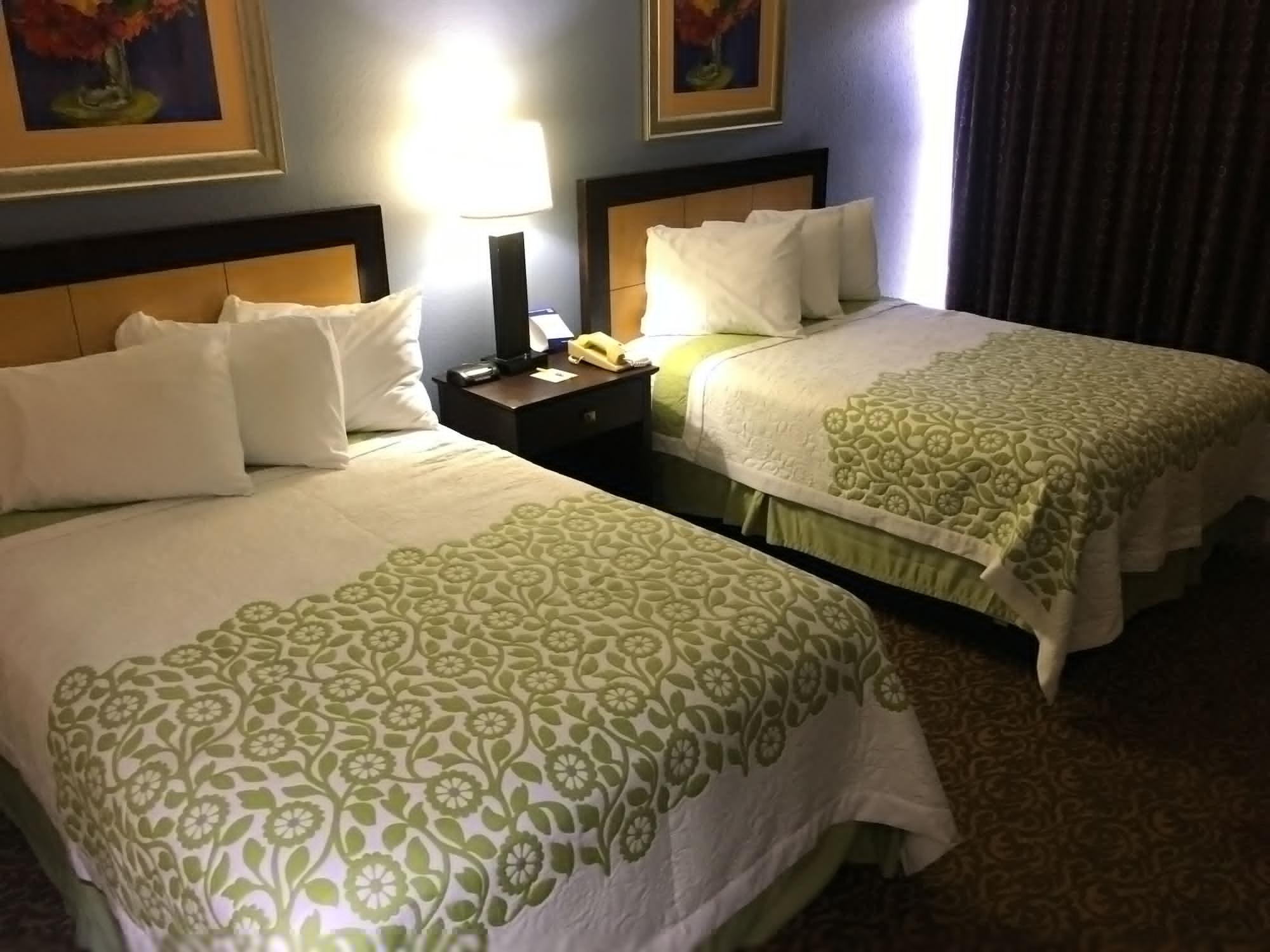 Days Inn & Suites By Wyndham Tampa - Ybor City Esterno foto