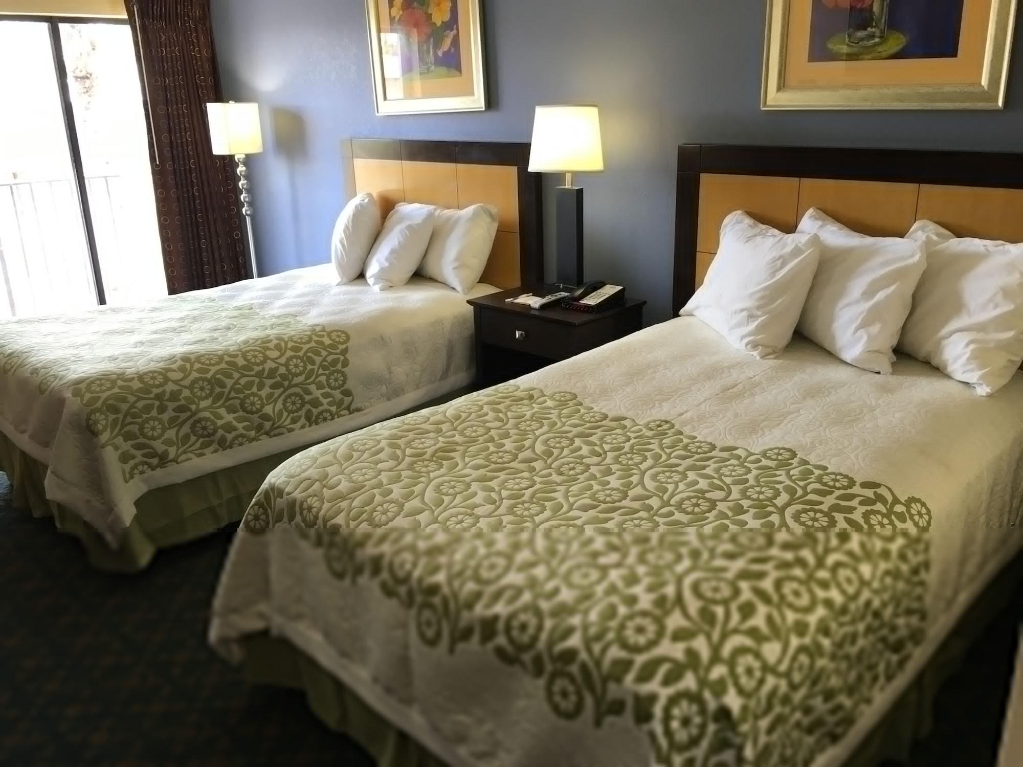 Days Inn & Suites By Wyndham Tampa - Ybor City Esterno foto