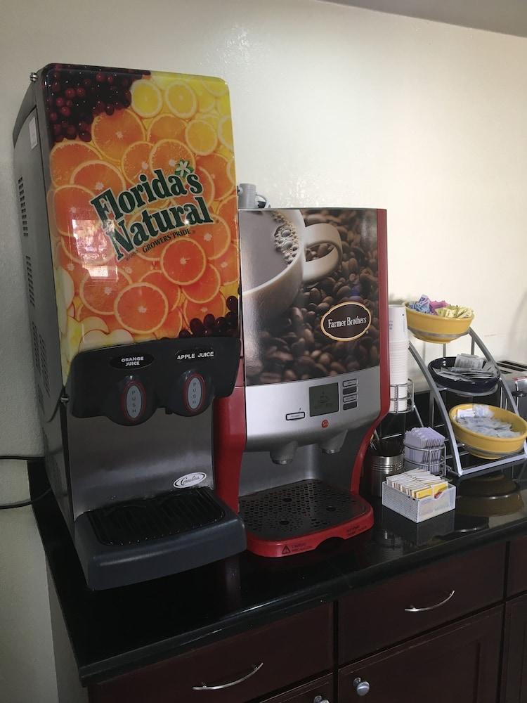 Days Inn & Suites By Wyndham Tampa - Ybor City Esterno foto
