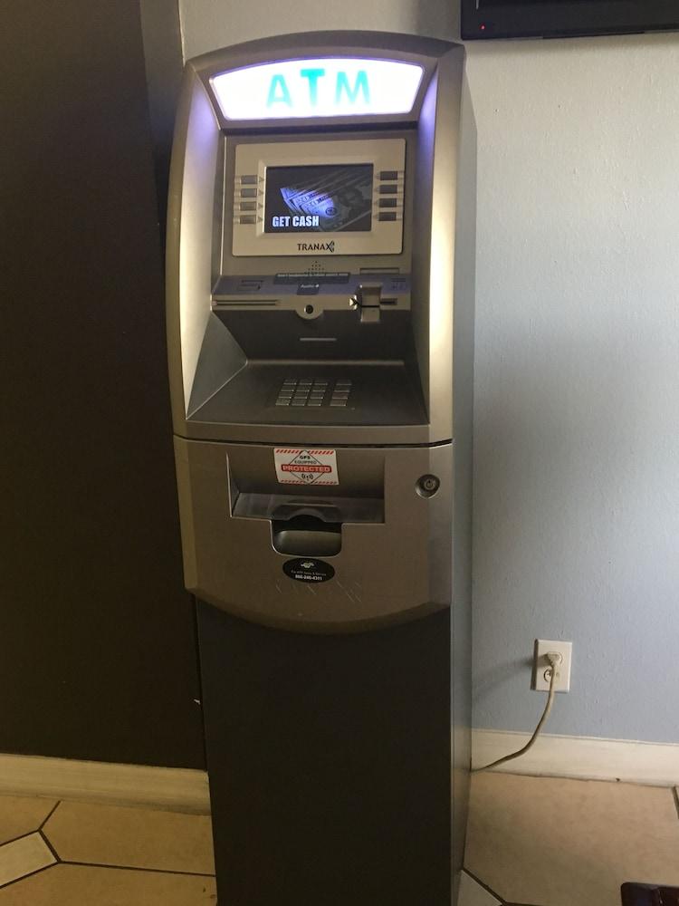 Days Inn & Suites By Wyndham Tampa - Ybor City Esterno foto