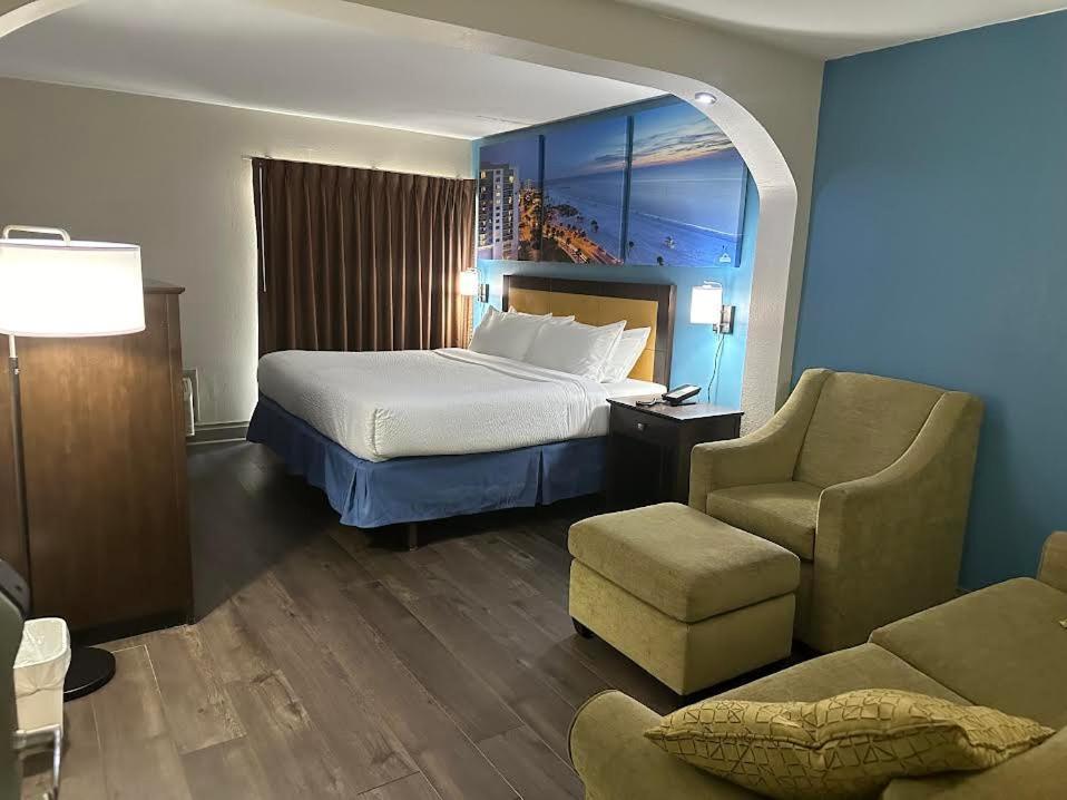 Days Inn & Suites By Wyndham Tampa - Ybor City Esterno foto