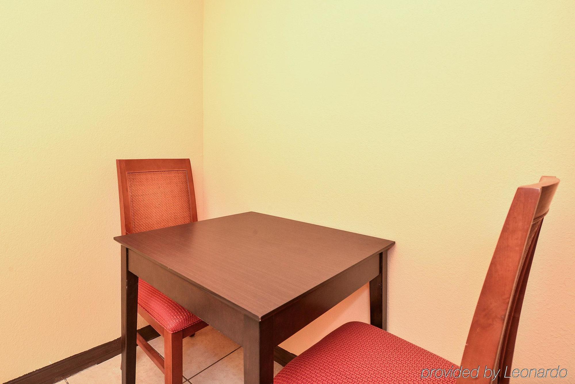 Days Inn & Suites By Wyndham Tampa - Ybor City Esterno foto
