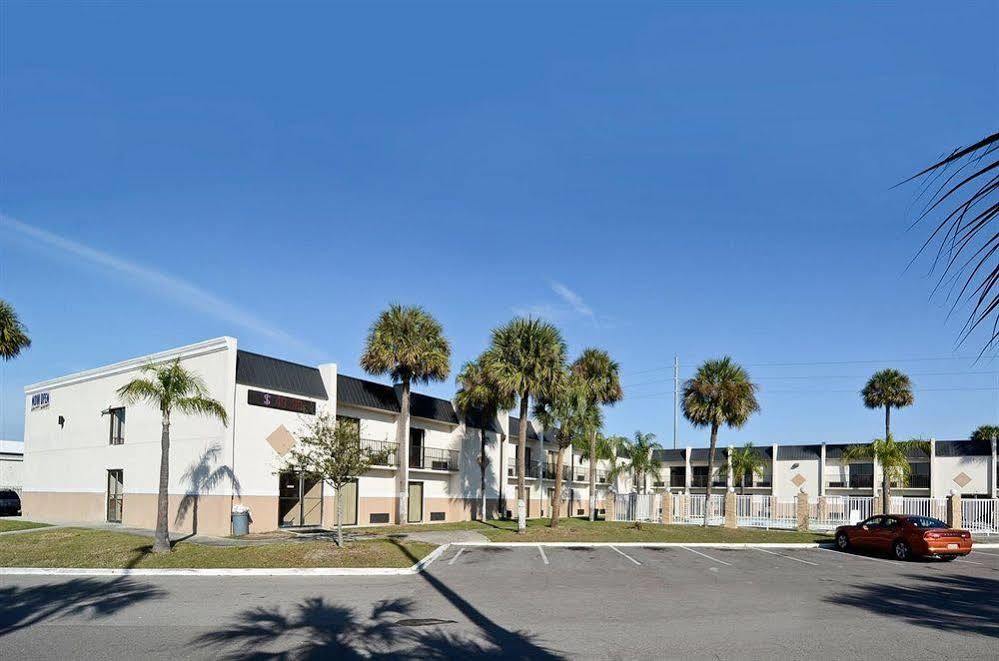 Days Inn & Suites By Wyndham Tampa - Ybor City Esterno foto