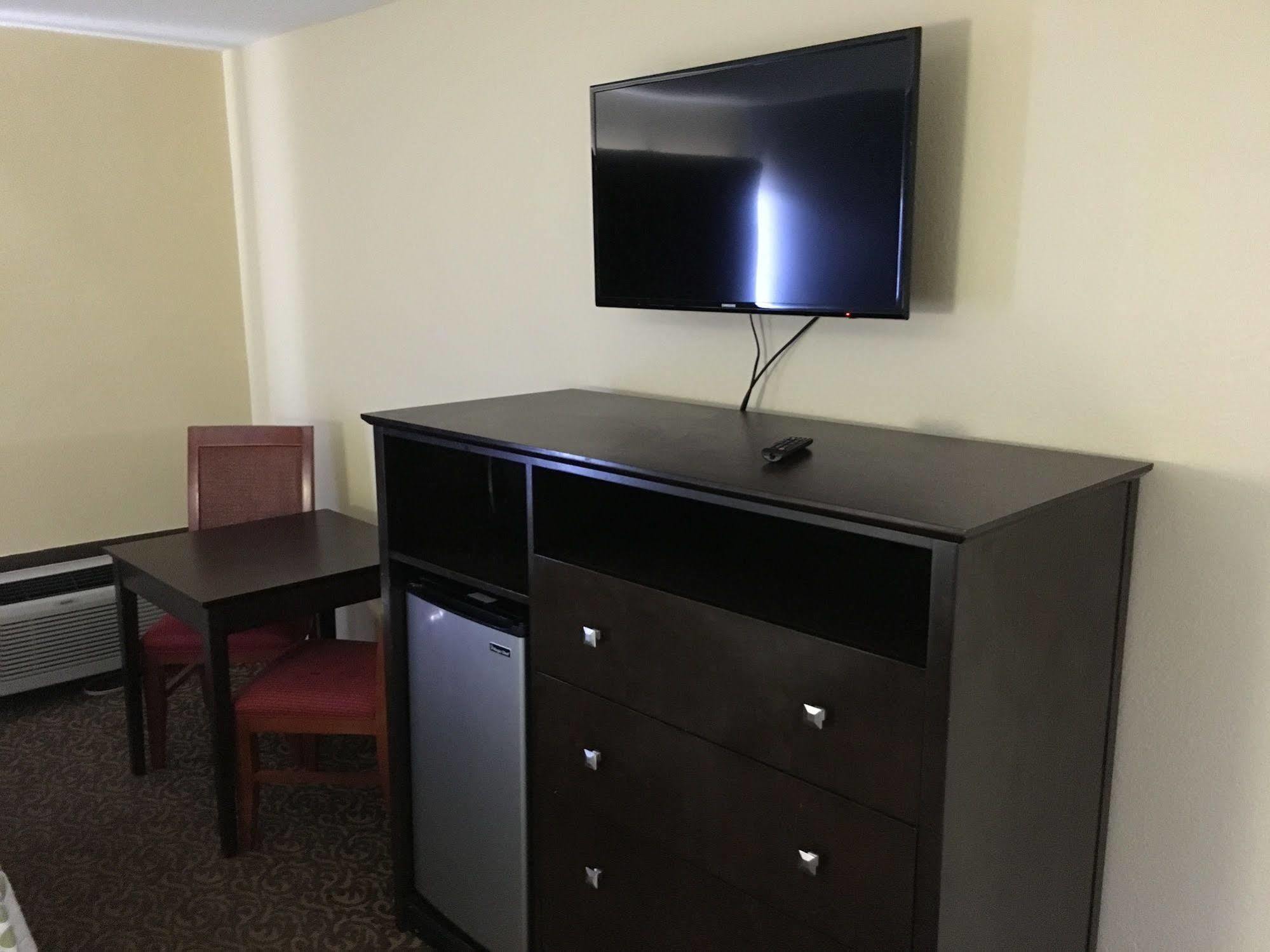 Days Inn & Suites By Wyndham Tampa - Ybor City Esterno foto