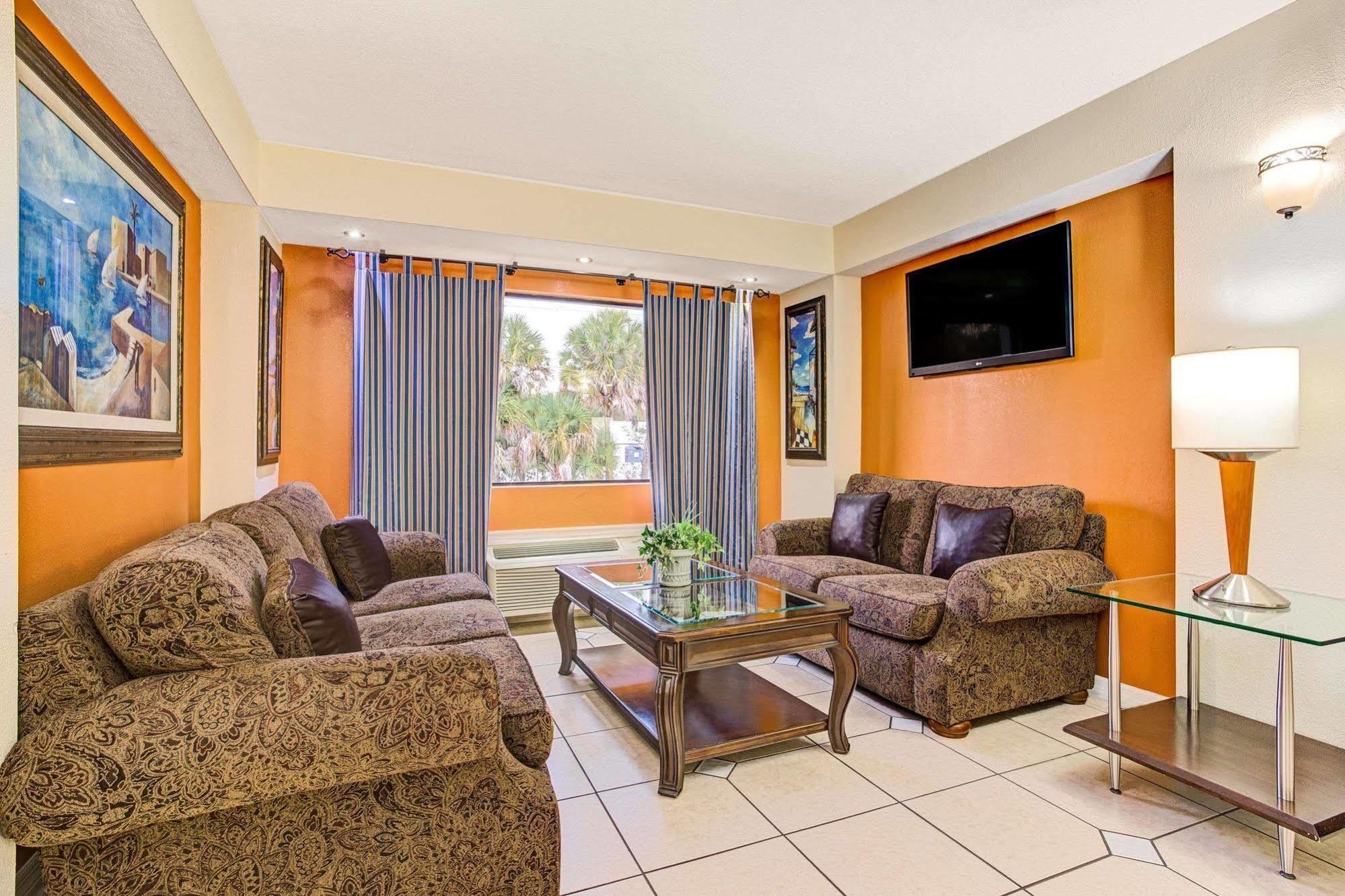 Days Inn & Suites By Wyndham Tampa - Ybor City Esterno foto