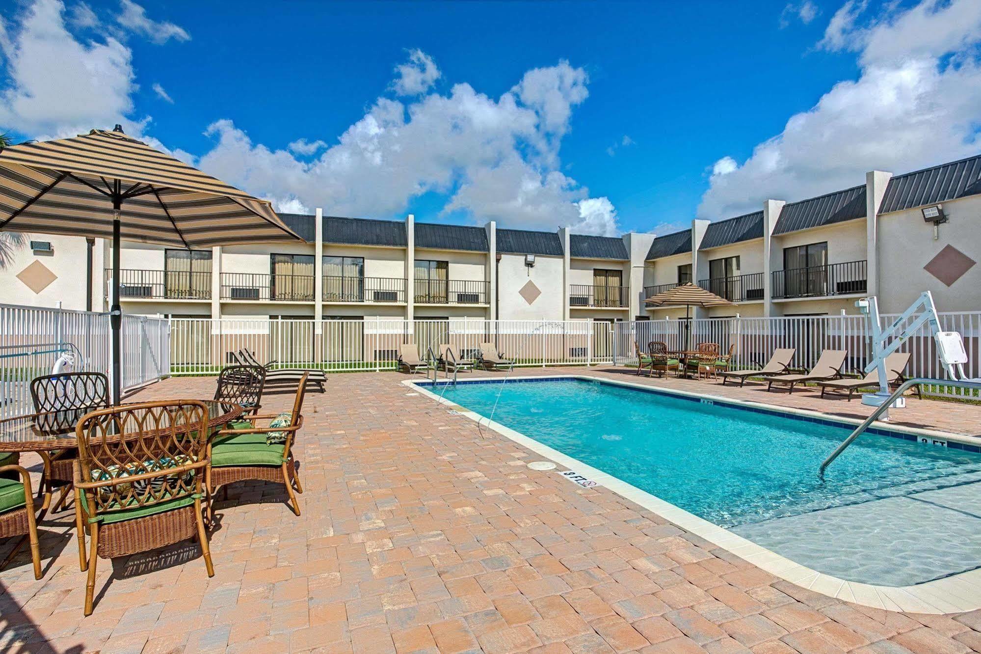 Days Inn & Suites By Wyndham Tampa - Ybor City Esterno foto