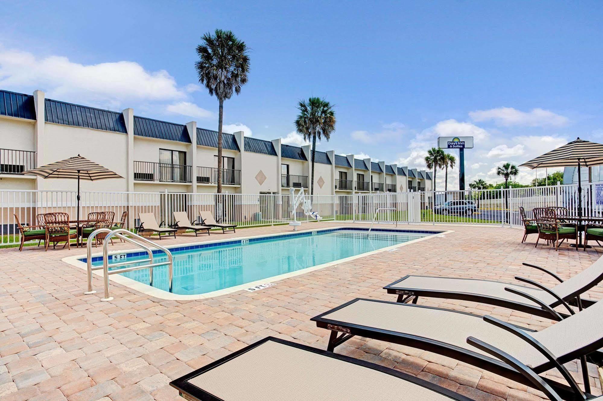 Days Inn & Suites By Wyndham Tampa - Ybor City Esterno foto