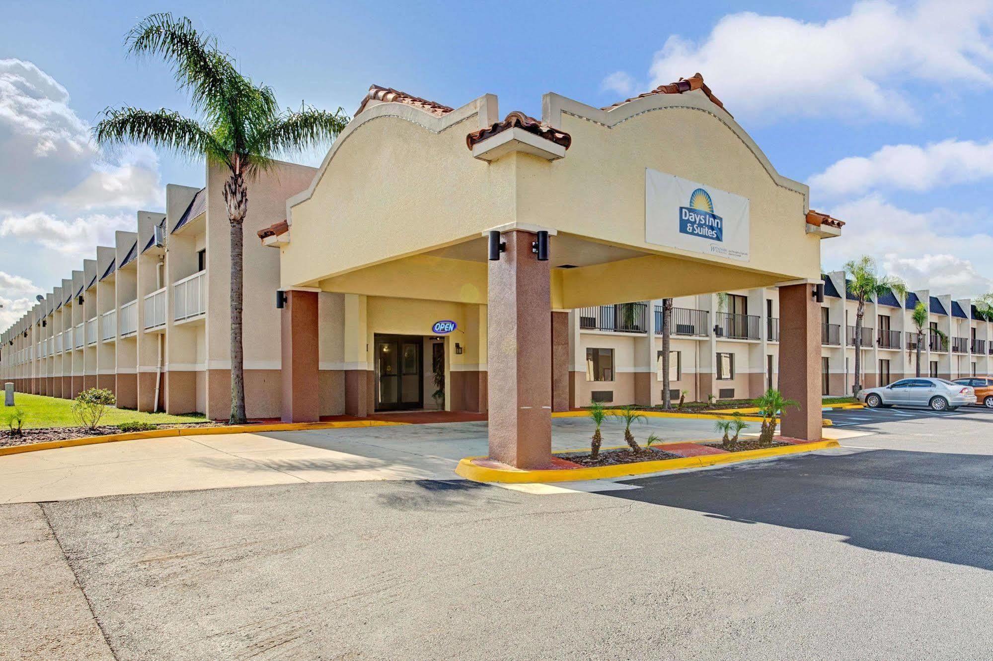 Days Inn & Suites By Wyndham Tampa - Ybor City Esterno foto