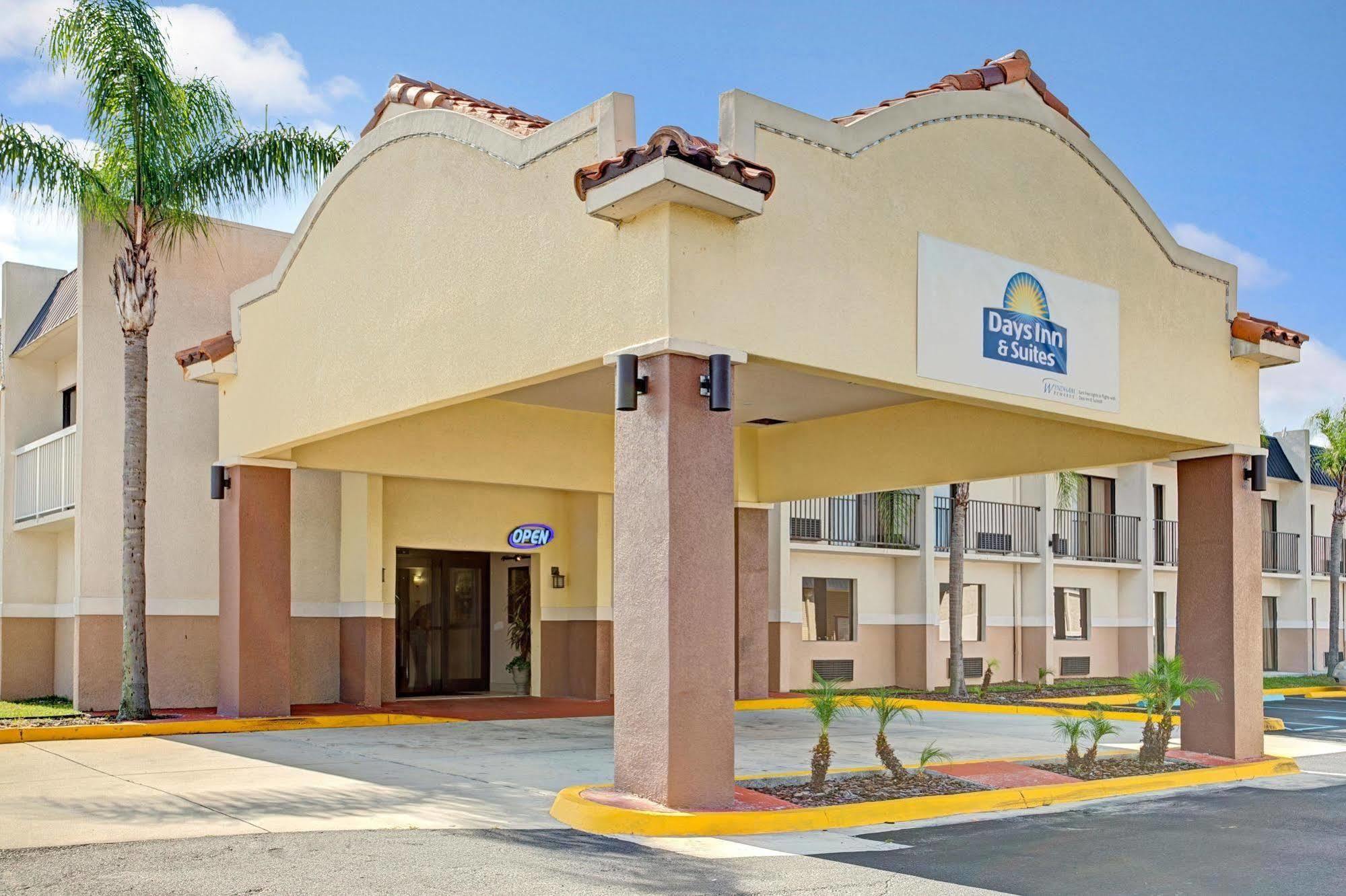Days Inn & Suites By Wyndham Tampa - Ybor City Esterno foto