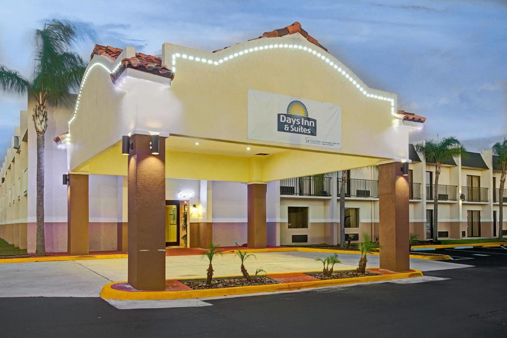 Days Inn & Suites By Wyndham Tampa - Ybor City Esterno foto